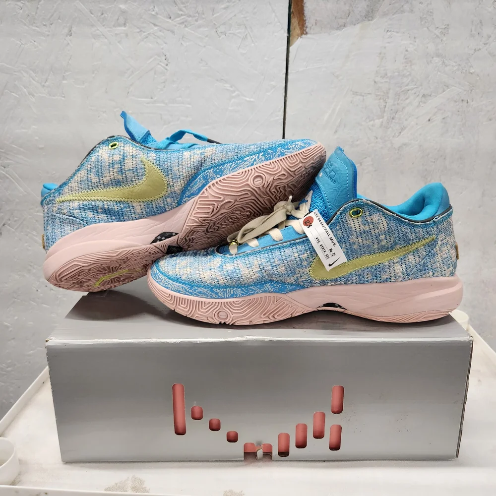 Nike - Picture 6 of 6